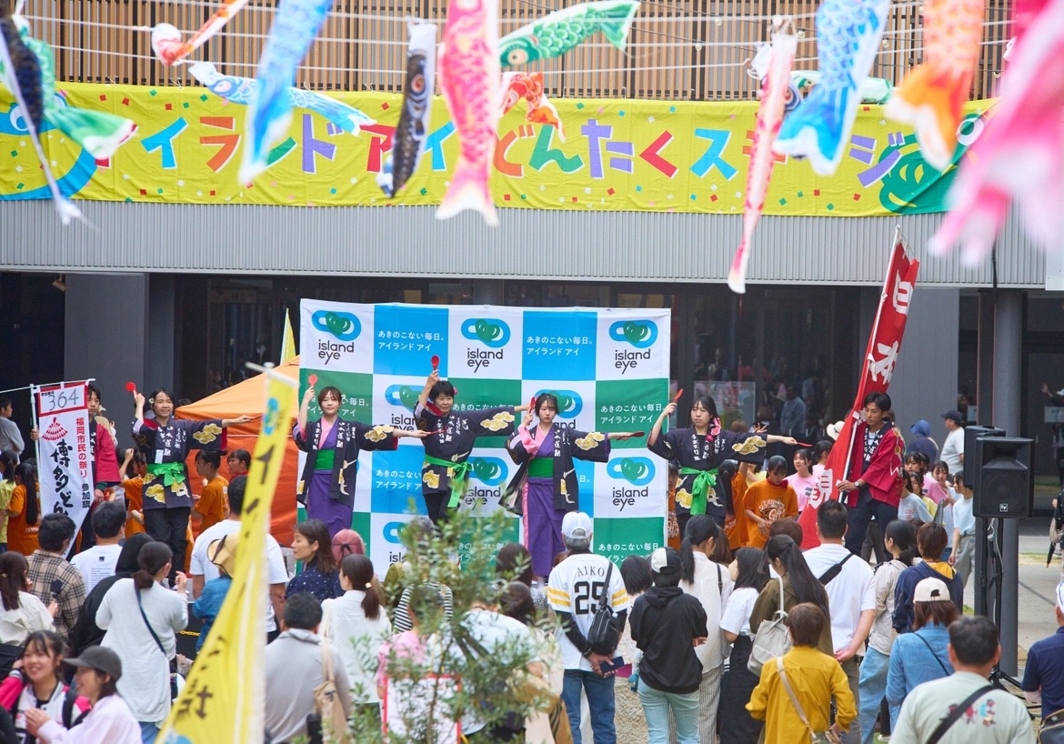 博多どんたく２０２５の演舞台での様子