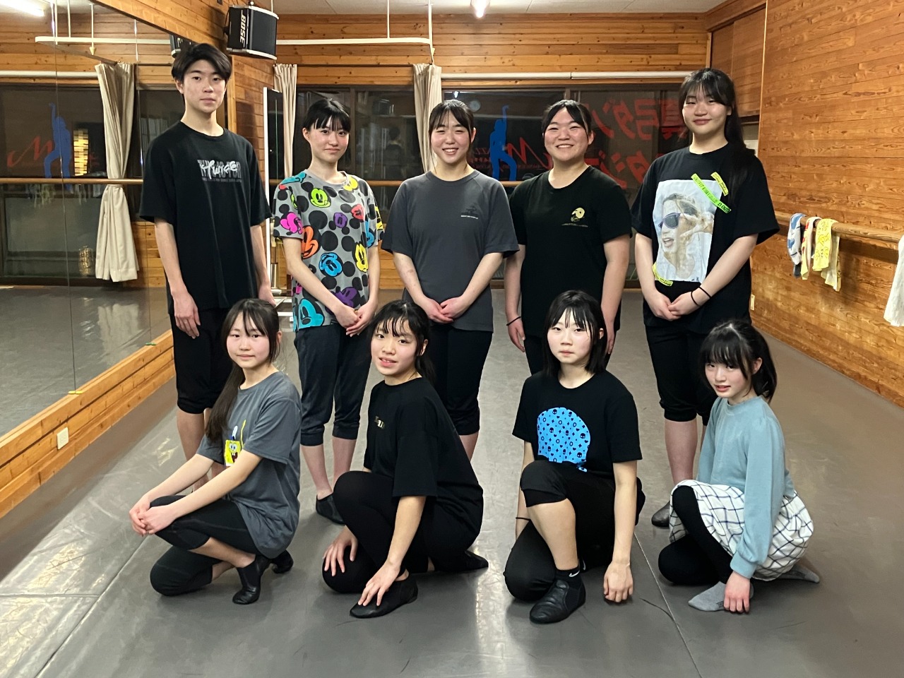 スタジオで集合写真