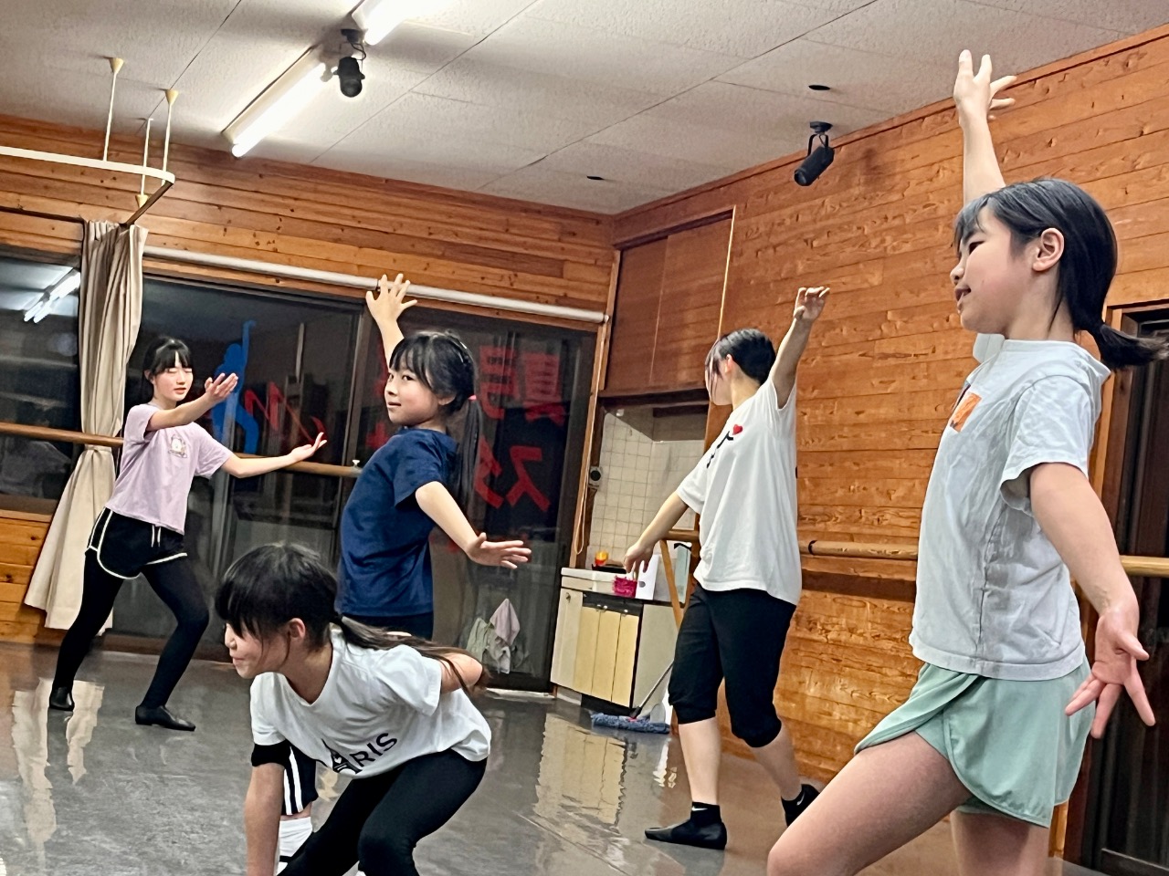 大きくどうどうとポーズ