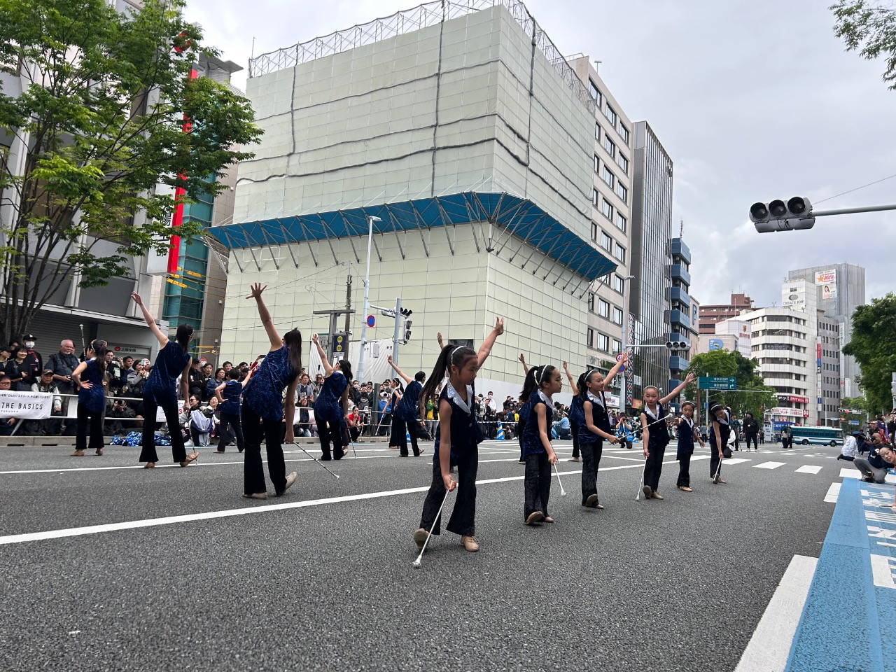、
