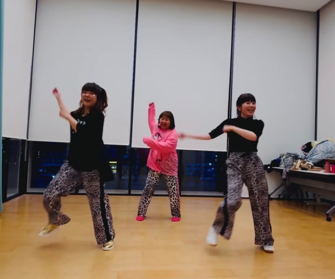 三人ダンス