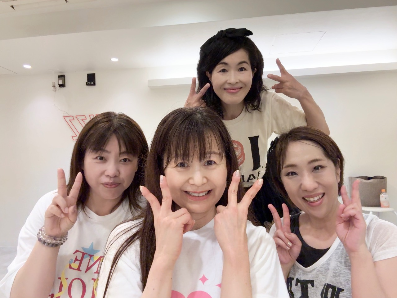 4人