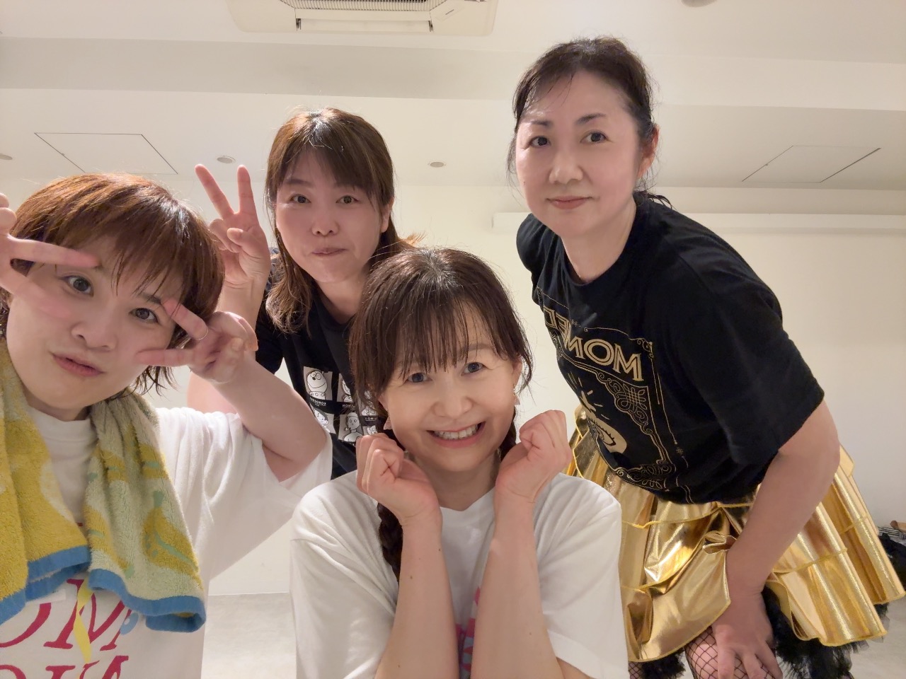 4人