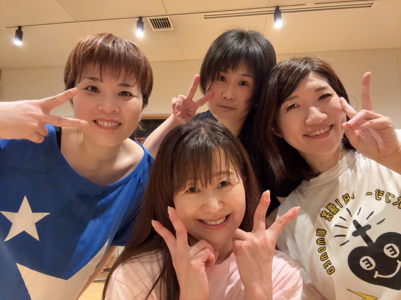 4人