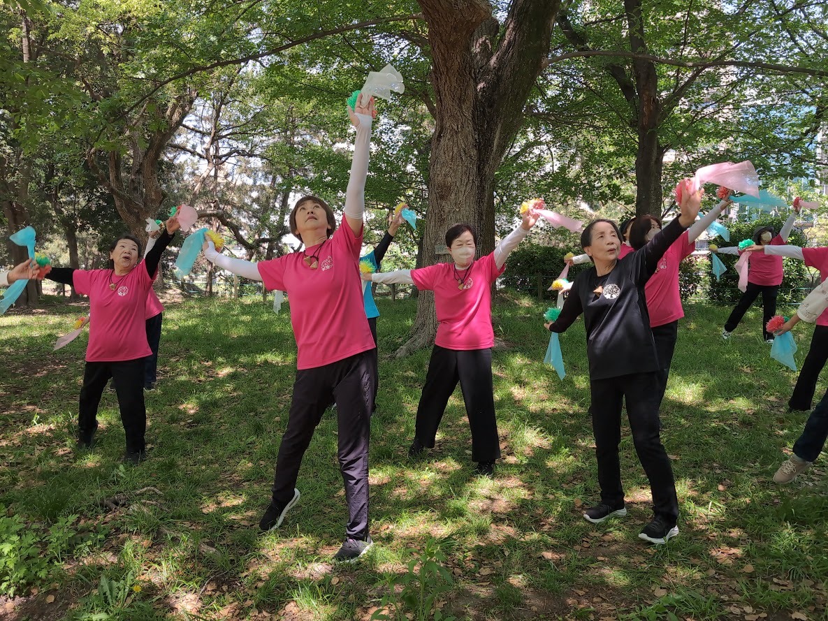 木漏れ日の中練習