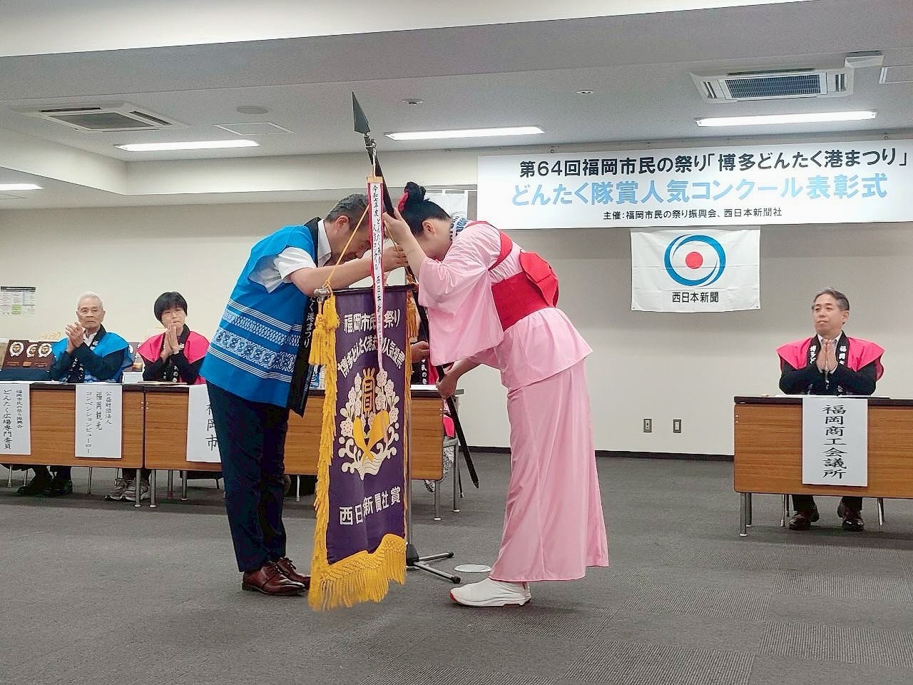 入賞旗授与の様子